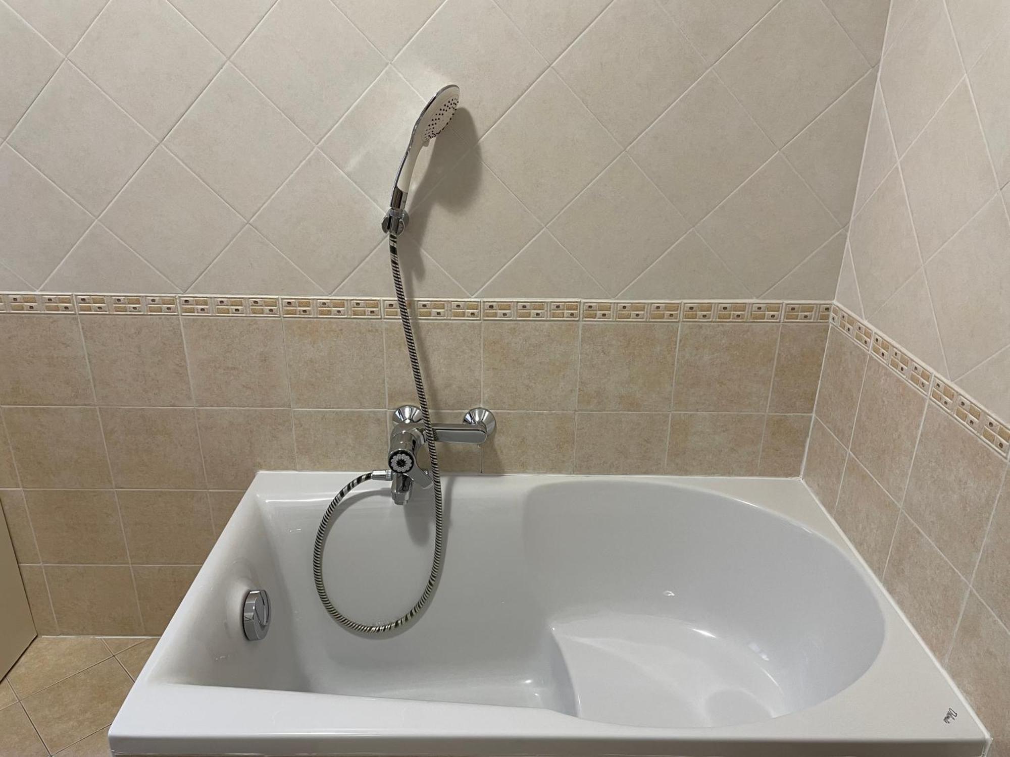Appartamento Spazioso Con 3 Camere Da Letto Riva del Garda Exterior photo